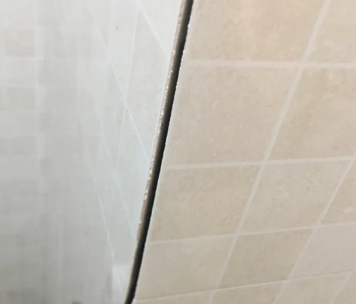 独山子瓷砖空鼓维修公司分享阳台瓷砖脱落的修复过程可以分为以下几个步骤